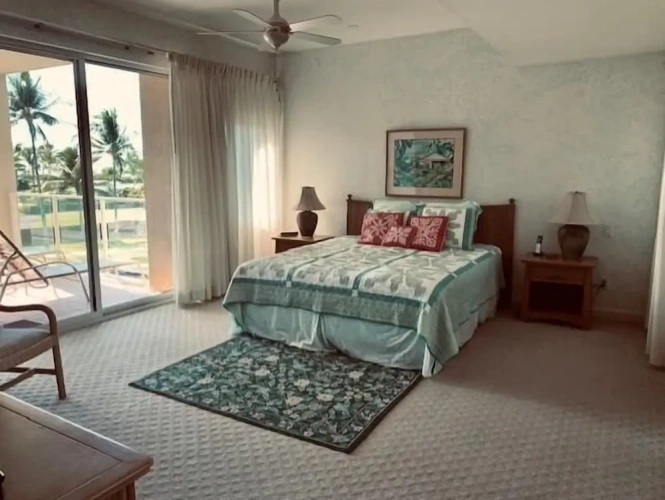 Standard room with balcony and with partial ocean view