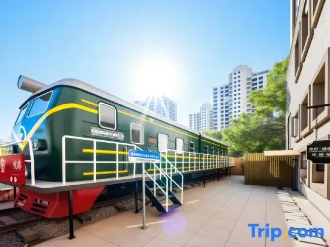 Huadeng · Green Train Youth Hostel