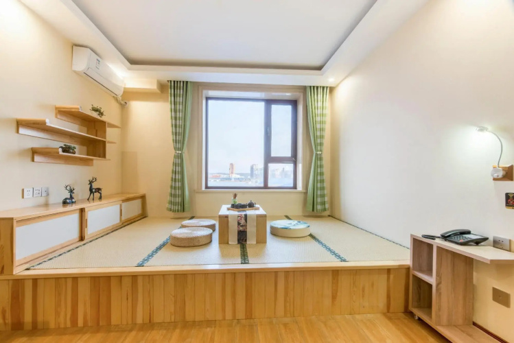 EES Holiday Inn