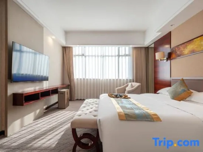 Deluxe Double Suite with garden view