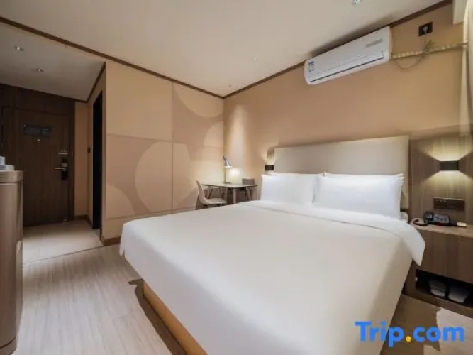 Superior Double room with city view