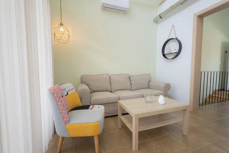 Topos Maisonette Left by Rentalspro