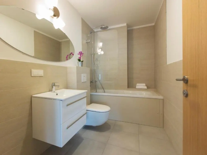 2 Bedrooms Apartment