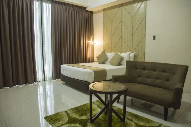 1 Bedroom Business Suite