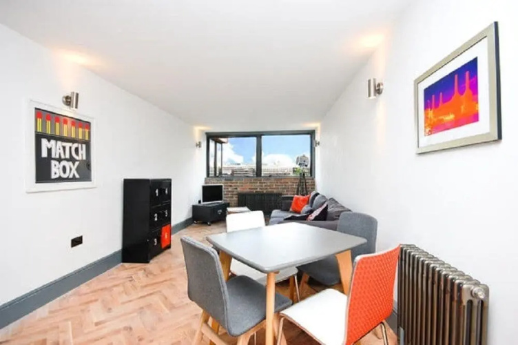2BR Flat with stunning river views