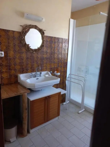 CHAMBRE dans Villa