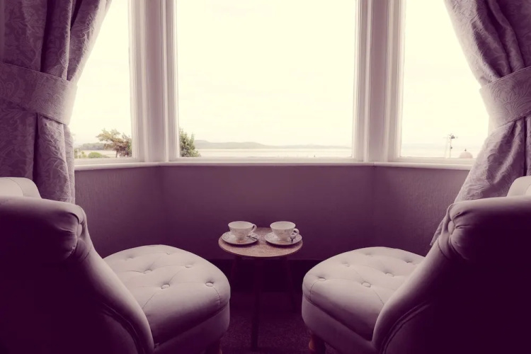 The Commodore Inn