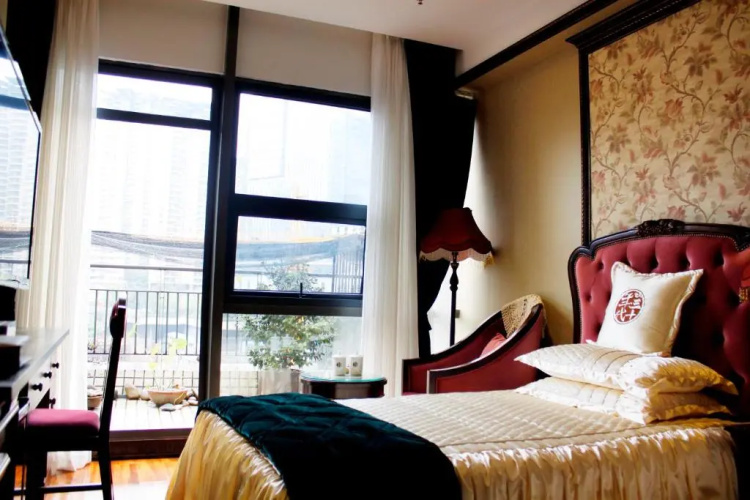 Chongqing 30 Years Romantic Classic Hotel