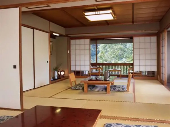 Momijiya Honkan Takao Sansou RyokanOver view