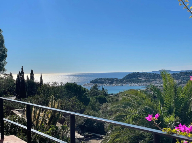 Villa in Cavalaire With Sea View & Pool