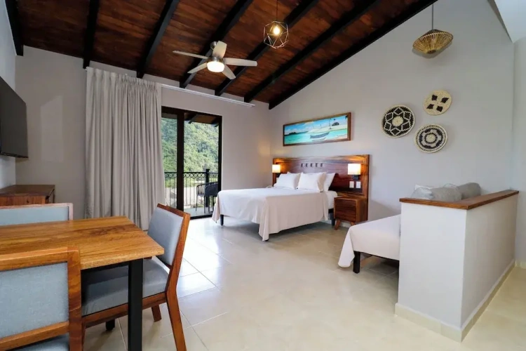 Standard room with balcony and with mountain view