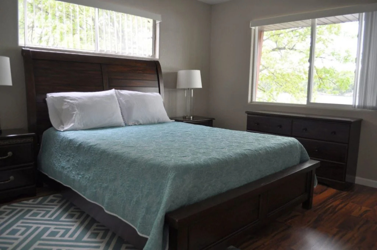 Lake Breeze Resort