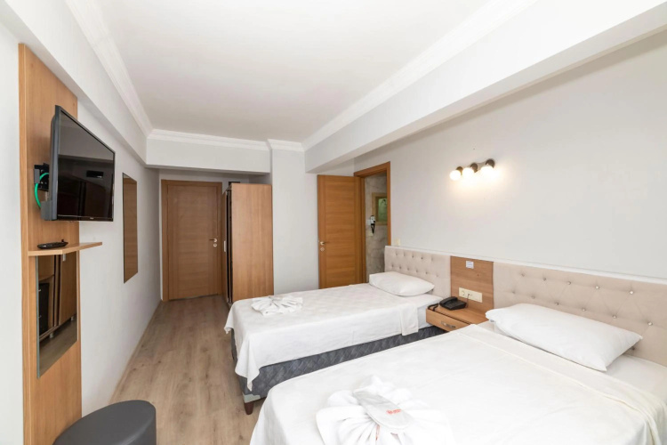 Metro Hotel