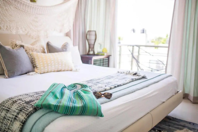 25' Balcony 13' windows Boho Decor Pool Open