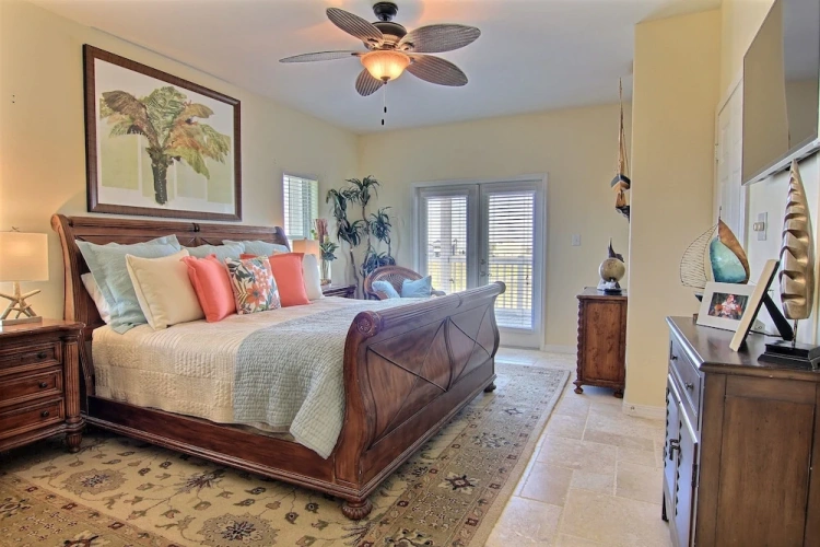 4 Bedrooms Cottage