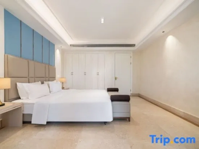 2 Bedrooms Suite with courtyard view