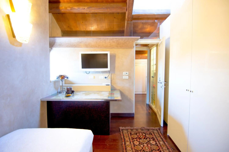 Opera Luxury Apartment