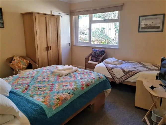 Standard Triple room