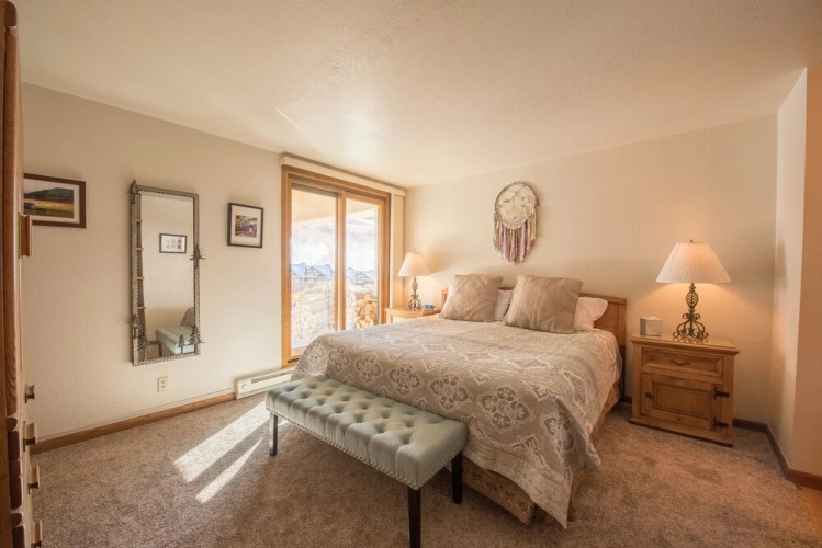 Top Floor 2Br Unit- Views of the Mountains - No Cleaning Fee!