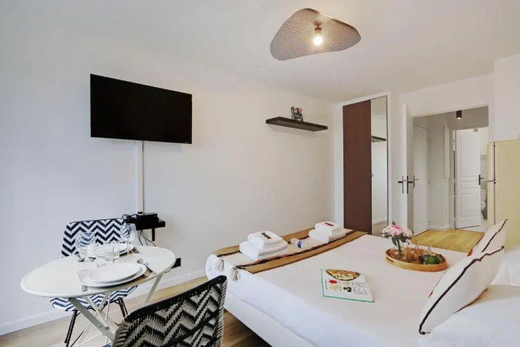 Buttes Chaumont - Sunny 2P apartment
