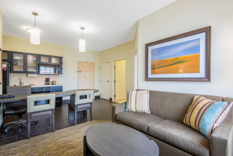 1 Bedroom Suite