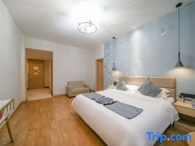 Deluxe Triple Suite