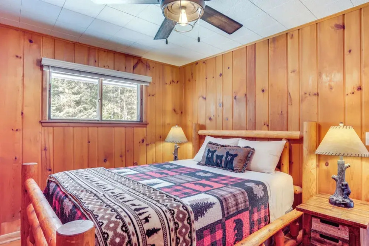 Eagle River: Snowmobile & Lakefront Escape