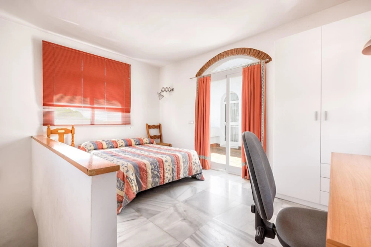 Villa Soleada Calahonda by Rafleys