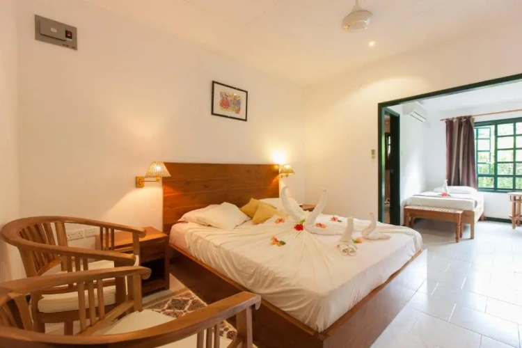 Standard Triple room
