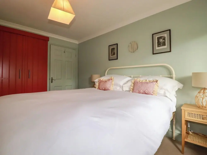 6 Trelawney Court