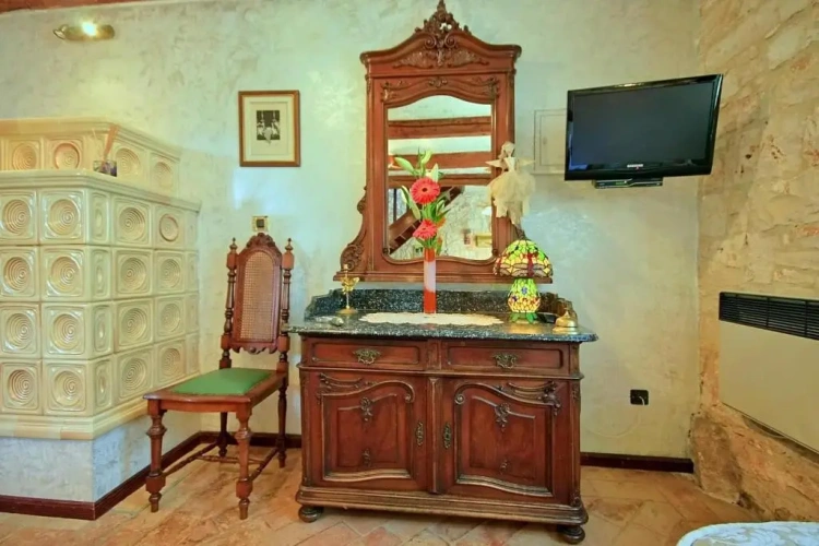 2 Bedrooms Cottage