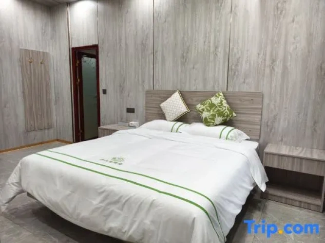 2 Bedrooms Suite with lake view