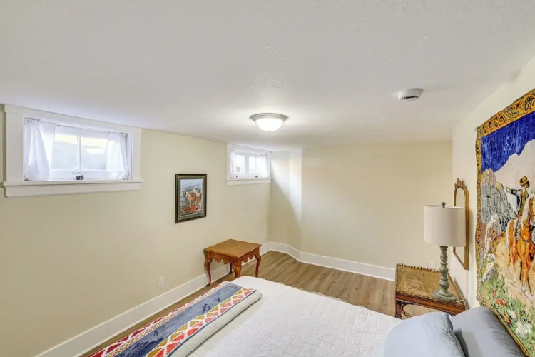 1 Mi to Pendleton Round-up: Historic 'elnor' Home