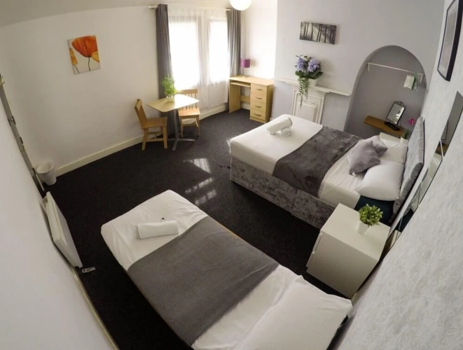 2 Bedrooms Apartment