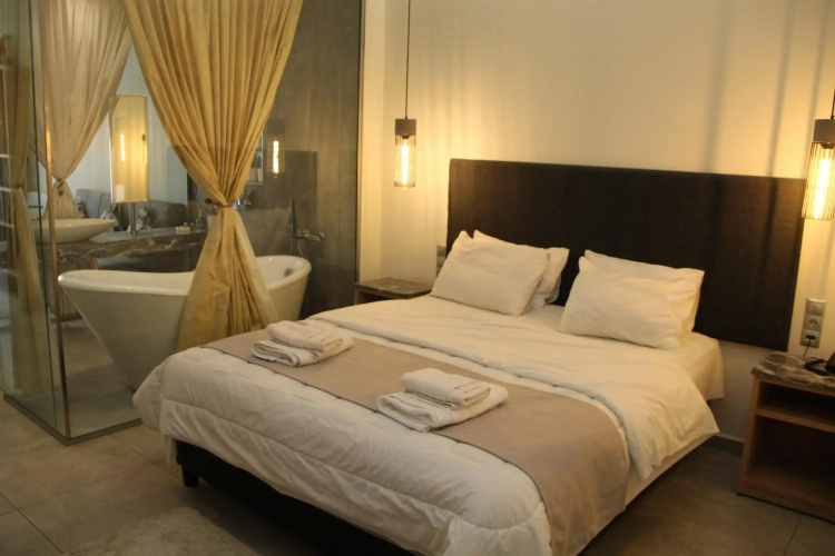 Alexiou Hotel