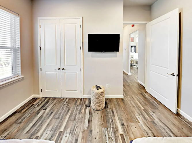 Canal-Front - 3 Br Home