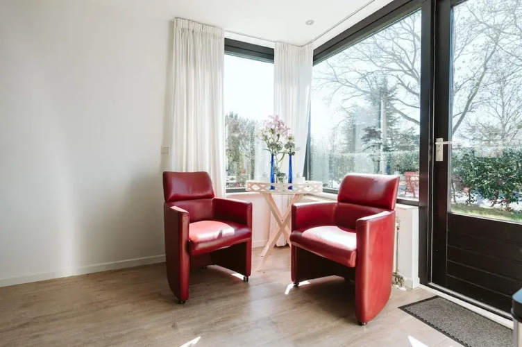 Bungalow on Holiday Park De Klepperstee Ouddorp
