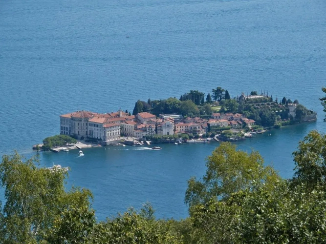 Apartment with balcony and with view