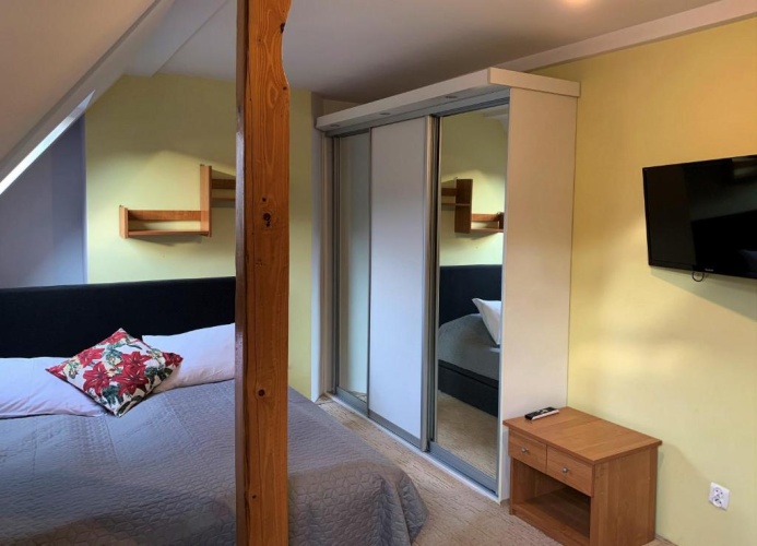 Standard Triple room