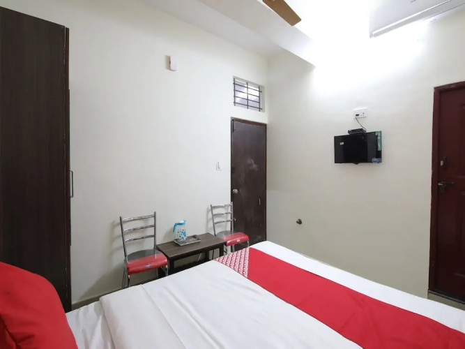 OYO 26630 Mathura Inn