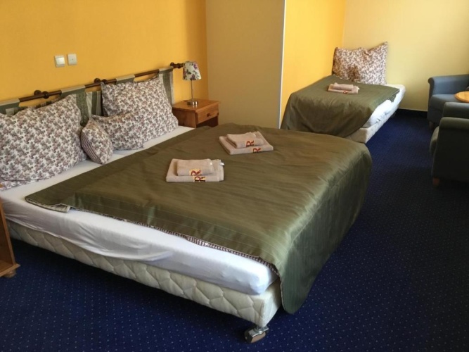 Standard Triple room