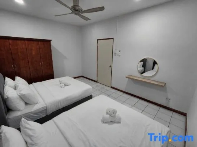 6 Bedrooms Bungalow