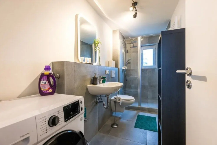 BRIGHT - Augsburg's Biggest - 4BR - Parking - Kitchen