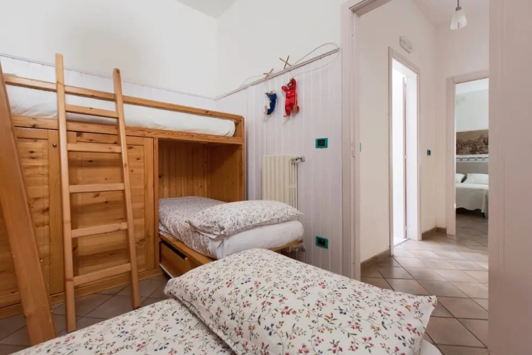 5 Bedrooms Villa