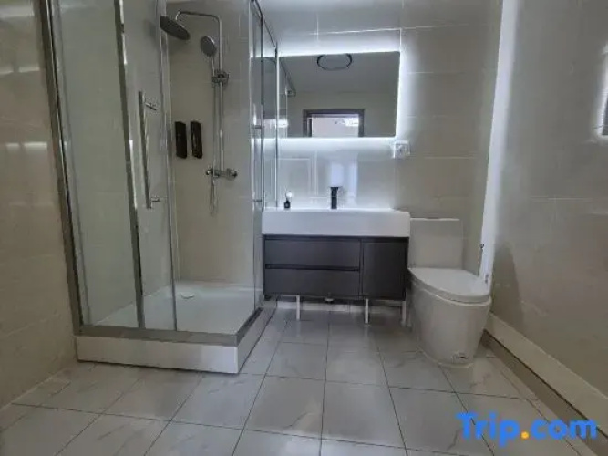 Spacious Central 2BR | 10 Guests | Near essentials