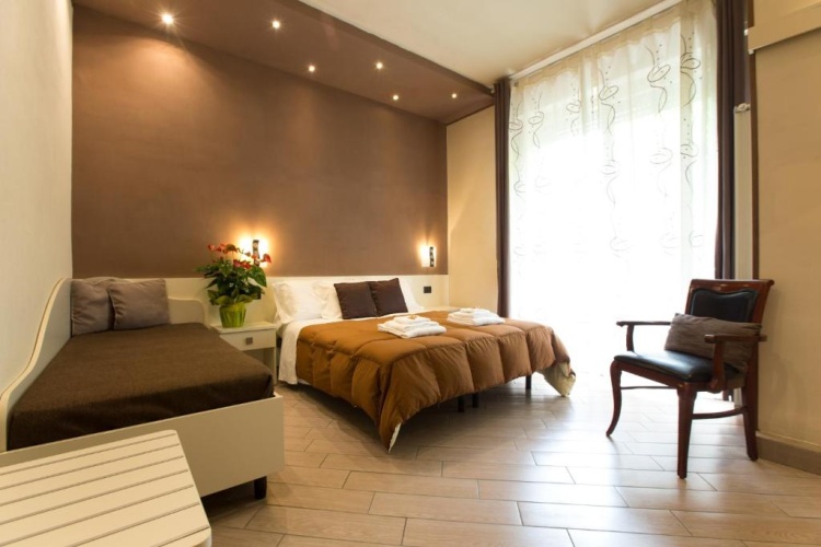 Standard Triple room