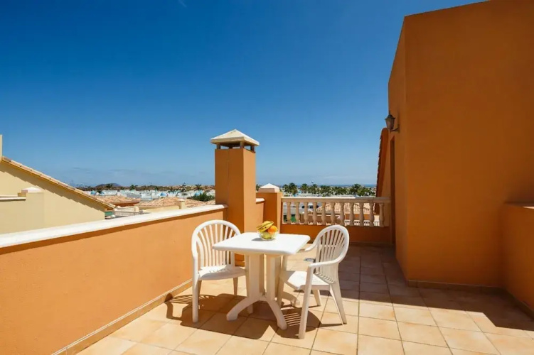 House - Sleeps 6 - Pool - Pet Friendly