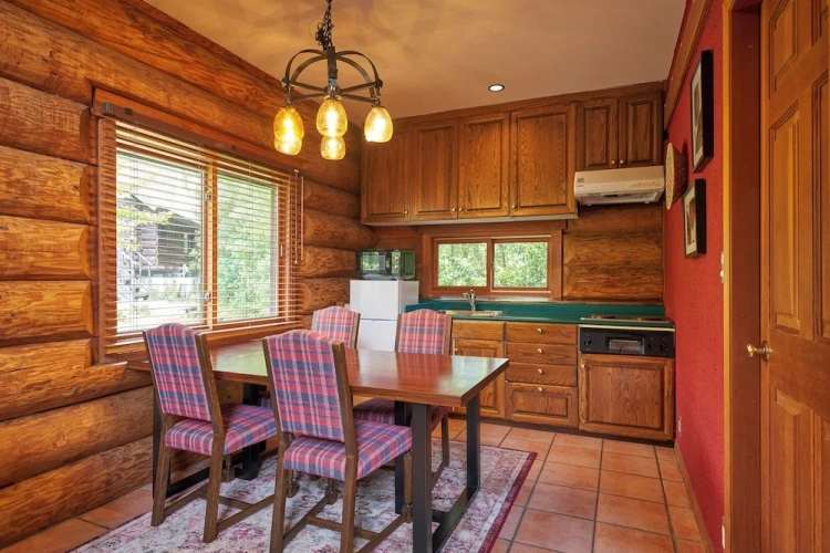 4 Bedrooms Cottage