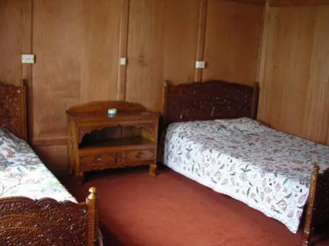 Houseboat Golden Ship