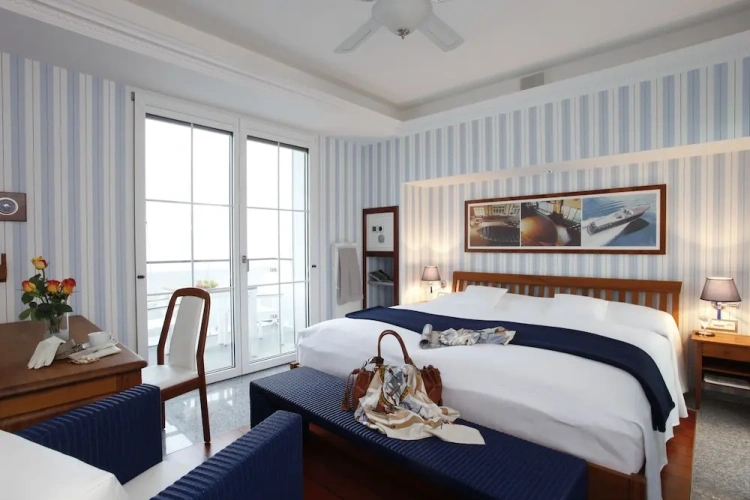 Deluxe Double room with balcony and with lake view